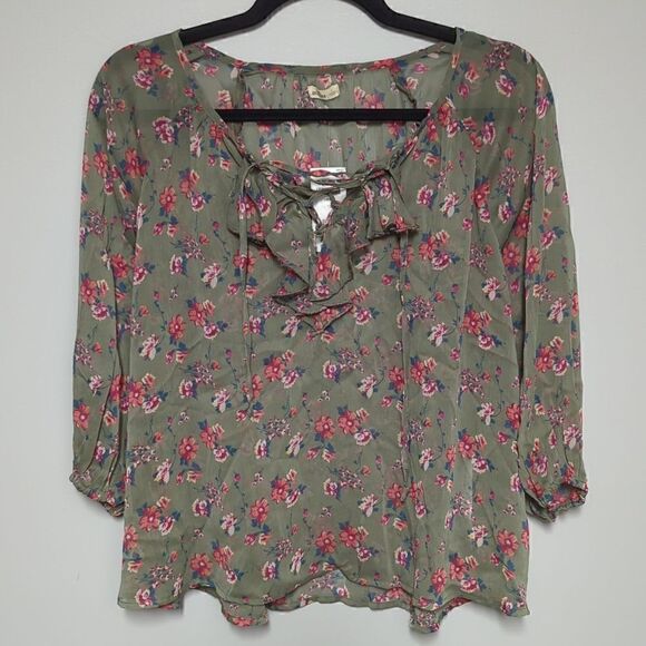 Hollister Tops - NWT Hollister Floral Blouse